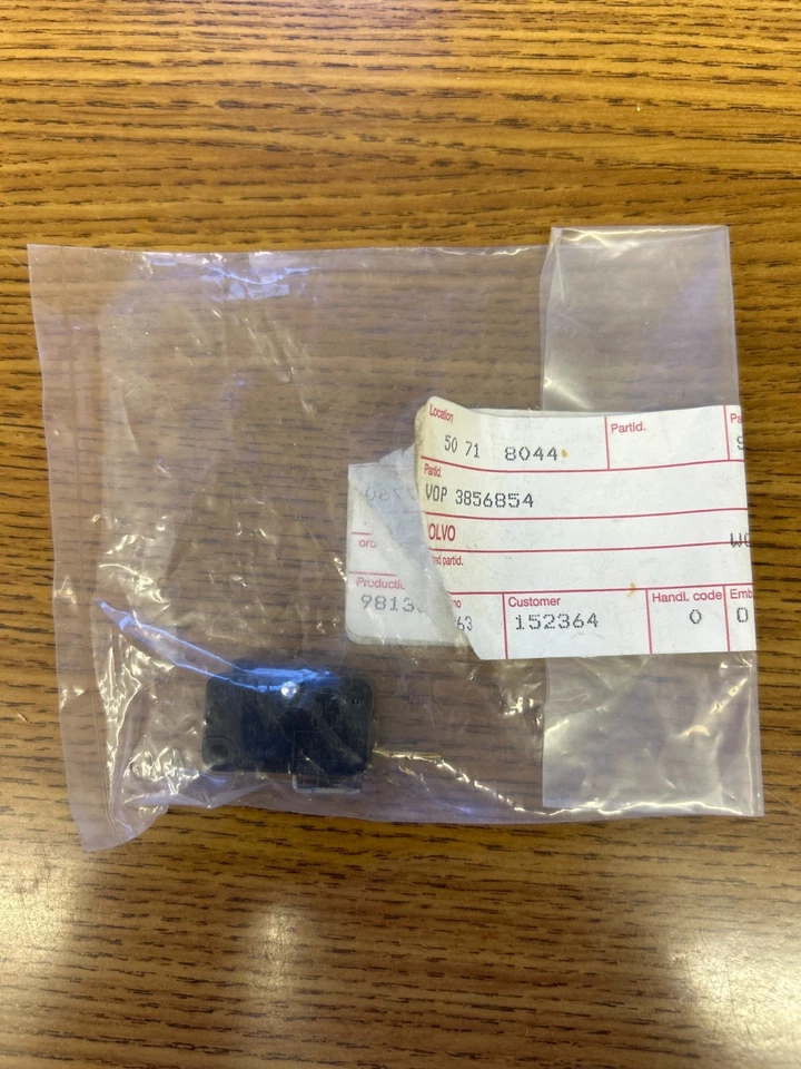 MICROINTERRUPTOR VOLVO PENTA 3856854 B151 Foto 1 de 1