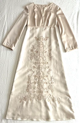 Maxi Vestido Filipinas Vintage Años 70 Bordado a Mano Cintura Imperio, Taupe Pálido, Pequeño Foto 1 de 4