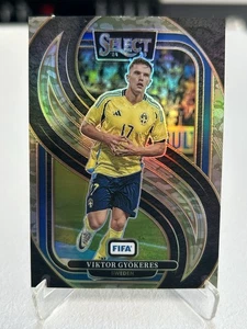 2024-25 Panini Select FIFA Viktor Gyökeres Suecia Camuflaje Prizm/135 - Imagen 1 de 2