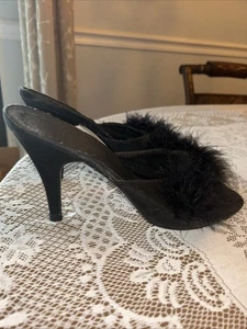 Tacones altos negros con plumas Fredericks of Hollywood de colección talla 8 - Imagen 1 de 5