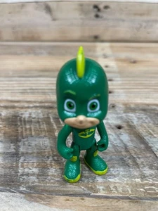 Disney PJ Masks Gekko Figura de Acción 4” Traje Verde Posable Vinilo TV Superhéroe Juguete - Imagen 1 de 2