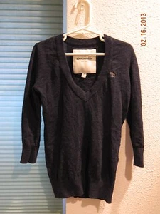 ABERCROMBIE KIDS NAVY BLUE V-NECK SWEATER IN SIZE SMALL - Picture 1 of 1