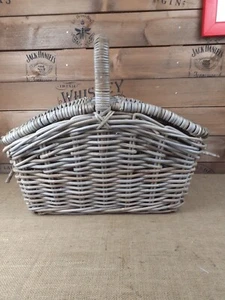Large Decorative Rustic style picnic hamper basket with Loop handles - Picture 1 of 16