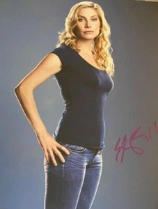 Elizabeth Mitchell Signed Autographed 8x10 Photograph Lost Juliet - Picture 1 of 1
