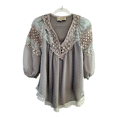 Stella McCartney Size 8 XS 38 Grey Silk Lace Half Sleeve Casual V Neck Top - Image 1 of 4