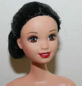Muñeca Barbie Princesa Blancanieves Disney Piernas Flexibles - Imagen 1 de 10