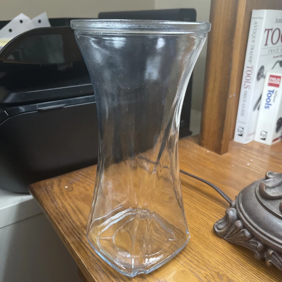 Jarrón ramo huracán espiral de vidrio transparente Foto 1 de 1