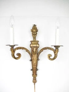 Vintage einzelne 2-armige Wandleuchte aus Messingguss. Widder & Damen Masken. Einbaufertig! - Bild 1 von 12