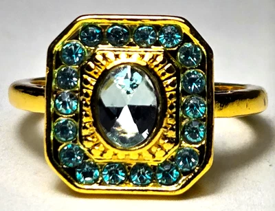 Vintage Style Gorgeous Golden Square Setting Oval Center Green Stones Ring - Image 1 of 4