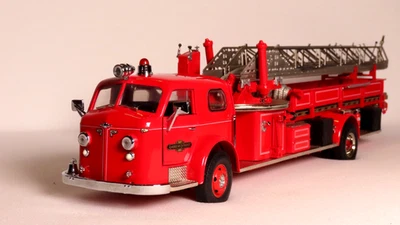 Franklin Mint 1954 American La France Fire Engine scale 1:32 INV# 3986 - Image 1 of 4