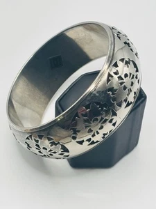 Vintage Bangle Bracelet Silver Tone Open Design Made In India 1.5” Thick 8” - Picture 1 of 9