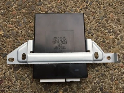 Módulo de control multiplexado puerta levadiza Toyota 4runner 2003-2009 89222-35010 Foto 1 de 4
