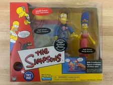 THE SIMPSONS Playmates World Of Simpsons HOMER & MARGE HIGH SCHOOL PROM NEW !!