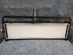 Kino Flo Celeb 400 LED Yoke Mount DMX 2700-5500K Pro Soft Light CEL-400C-120U - Picture 1 of 14