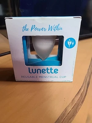 1 TAZA MENSTRUAL LUNETA Modelo 1 LUZ A FLUJO NORMAL REUTILIZABLE TRANSPARENTE con regalo gratis Foto 1 de 2