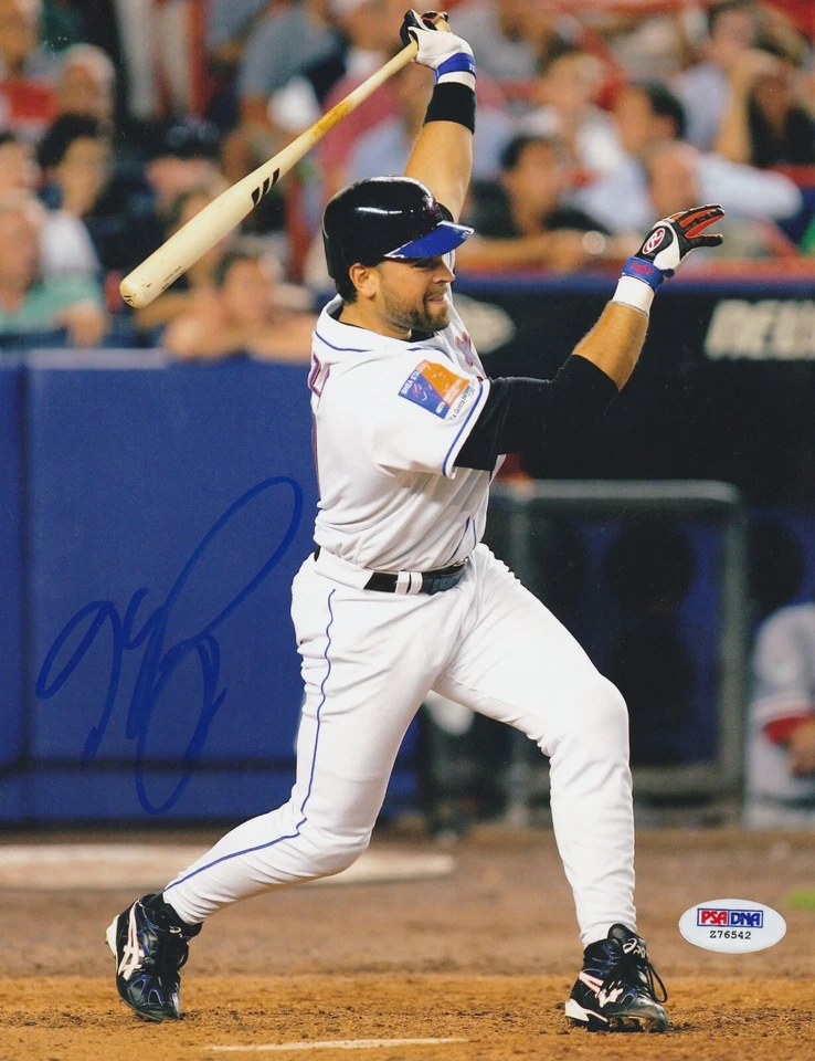MIKE PIAZZA  NEW YORK METS  PSA AUTHENTICATED  ACTION SIGNED 8x10 - Image 1 of 1