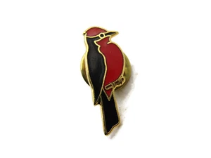 Pin pájaro rojo y negro tono dorado - Imagen 1 de 4