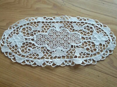 Linge ancien 1 petit napperon ovale dentelle beige  - Photo 1/3
