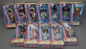 Nuovo Vecchio Stock Barbie Natale Kelly Bambola Schiaccianoci Tommy Jenny AA - Foto 1 di 41