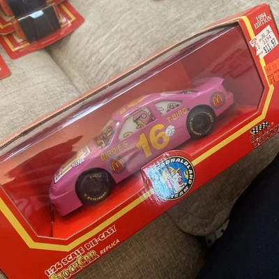 RC McDonaldland Racing Team 1/24 Birdie's T-Bird #16 Ford Thunderbird ENVÍO GRATUITO Foto 1 de 4