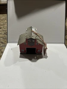  HALLMARK Keepsake Ornament "Red Barn" 1999 Tin - Picture 1 of 3