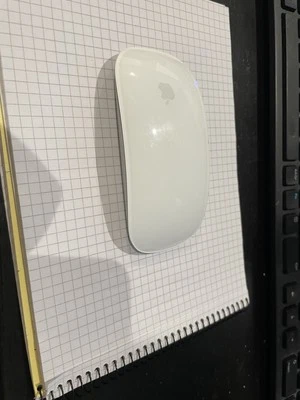 Apple Magic Mouse 2 Wireless Bianco A1657 Con Superficie Multi-Touch - Image 1 of 4
