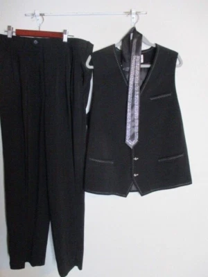 VTG Men's IL Canto Black Vest (40R) & Pleated Pants (32R) w Accent Tie 3 pc Set - Image 1 of 4