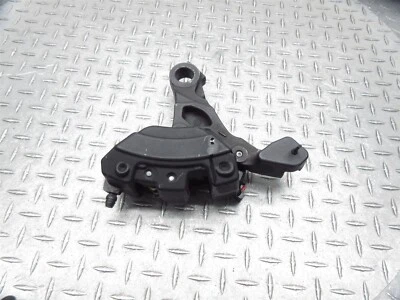 2011 Harley FLHXSE2 Street Glide Cvo 后制动卡钳安装  — 第 1/4 张图片