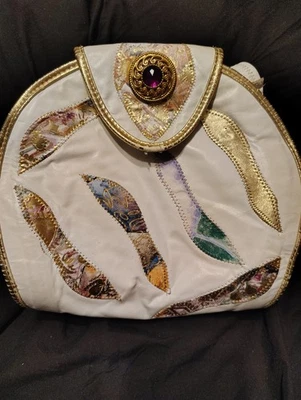 Bolso de mano vintage años 80 de cuero blanco con ribete dorado y detalles de apliques de colores. Foto 1 de 4