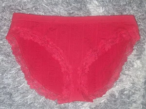 Neu Vs nahtloses Bikinihöschen mit Spitzenbesatz Größe Large rote Herzen - Bild 1 von 2