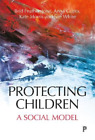Brid Featherstone Anna Gupta Kate Morris Susan White Protecting Children (Relié)