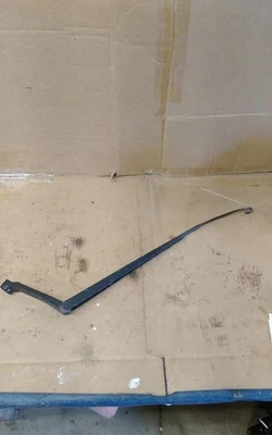 2004 2008 TOYOTA SIENNA LEFT DRIVER SIDE USED WINDSHIELD WIPER ARM - Image 1 of 3