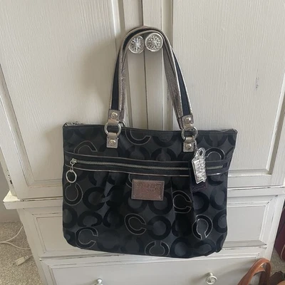 Bolso de hombro grande Coach Poppy vintage negro plateado con logotipo de lona - 2010 Foto 1 de 4