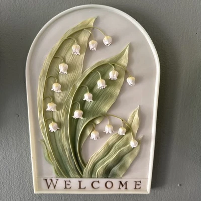 Letrero de bienvenida de diseño de ibis y orquídea lirio retirado del valle Foto 1 de 4