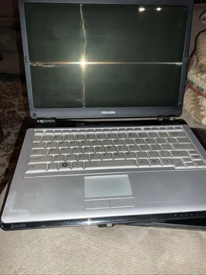 Portátil Toshiba Satellite U305-S7448 COMO ESTÁ PARA REPUESTOS o reparación *SIN CARGADOR Foto 1 de 4