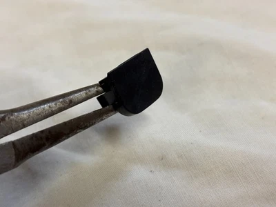 2007 - 2012 Toyota Yaris GEAR SHIFT замок спуск кнопка крышка OEM черный - Изображение 1 из 2