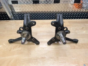 MAZDA RX-7 FD3S LEFT &RIGHT STEERING KNUCKLE SET GENUINE OEM - Picture 1 of 5