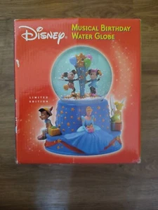 Globo de nieve de vidrio musical de Walt Disney 100 cumpleaños edición limitada. Hallmark 2001 - Imagen 1 de 16