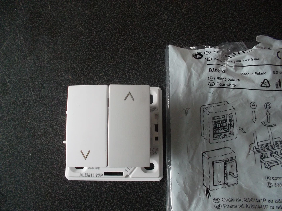  Commande de volets roulants  SCHNEIDER  "ALREA" ALB 61197P saillie  AVEC CADRE  - Photo 1/1