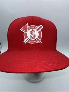 Seattle Mariners Snapback Gorra Gorra Día de los Bomberos Rojo Nuevo Sin Usar - Imagen 1 de 5
