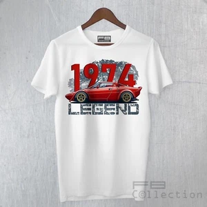T-Shirt Maglietta Inspired Lancia Stratos Alitalia Rally Storia Legend Cars 1974 - Imagen 1 de 4