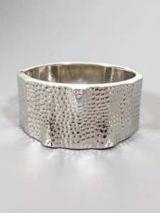 Western Silver Tone Hammered Style Pebble Rhinestone Wavy Hinge Bracelet 6.5 in - Picture 1 of 9