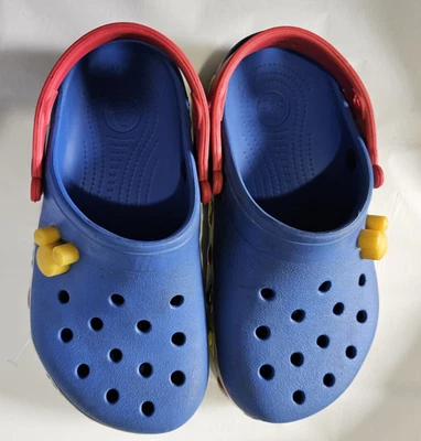 Crocs Disney Mickey Mouse - Unissex -Clássico com alça de salto - Júnior tamanho 2 - Usado - Imagem 1 de 4