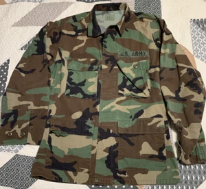 US Army Coat Woodland Camouflage Pattern Combat Small Short - Picture 1 of 7