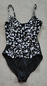 NWT Miraclesuit Hot Spot Louise One Piece Swimsuit Black White Sz 10 - Picture 1 of 8