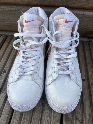 Nike Swoosh alte taglia 8 Uk uomo bianche con zecche arancioni indossate pochissimo