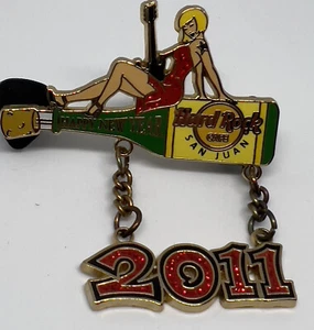 Hard Rock Cafe San Juan 2011 HAPPY NEW YEAR PIN Sexy Girl - Dangler HRC - Bild 1 von 2
