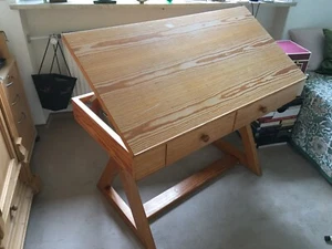 IKEA Kinder Schreibtisch aus Massivholz von 1975, Höhe & Tischplatte verstellbar - Bild 1 von 6