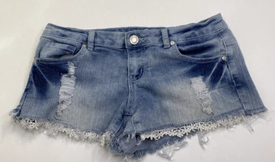 Pantalones cortos Rue 21 para mujer talla 5/6 tiro bajo lavado ligero deshilachado encaje denim desgastado Foto 1 de 4