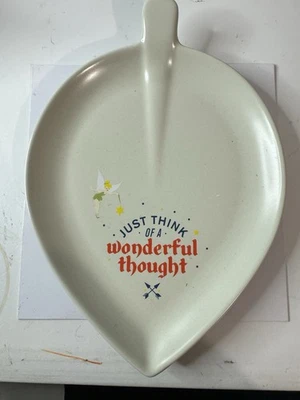 Peter Pan Neverland Just Think of a Wonderful Thought Leaf Plato Parques Disney Foto 1 de 4